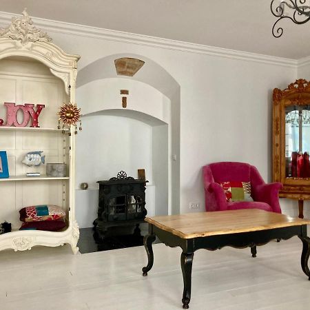 Shabby Chic - Apartment In The Heart Of Vilnius Old Town Dış mekan fotoğraf