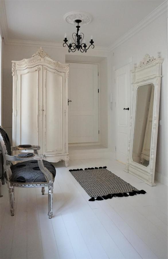 Shabby Chic - Apartment In The Heart Of Vilnius Old Town Dış mekan fotoğraf